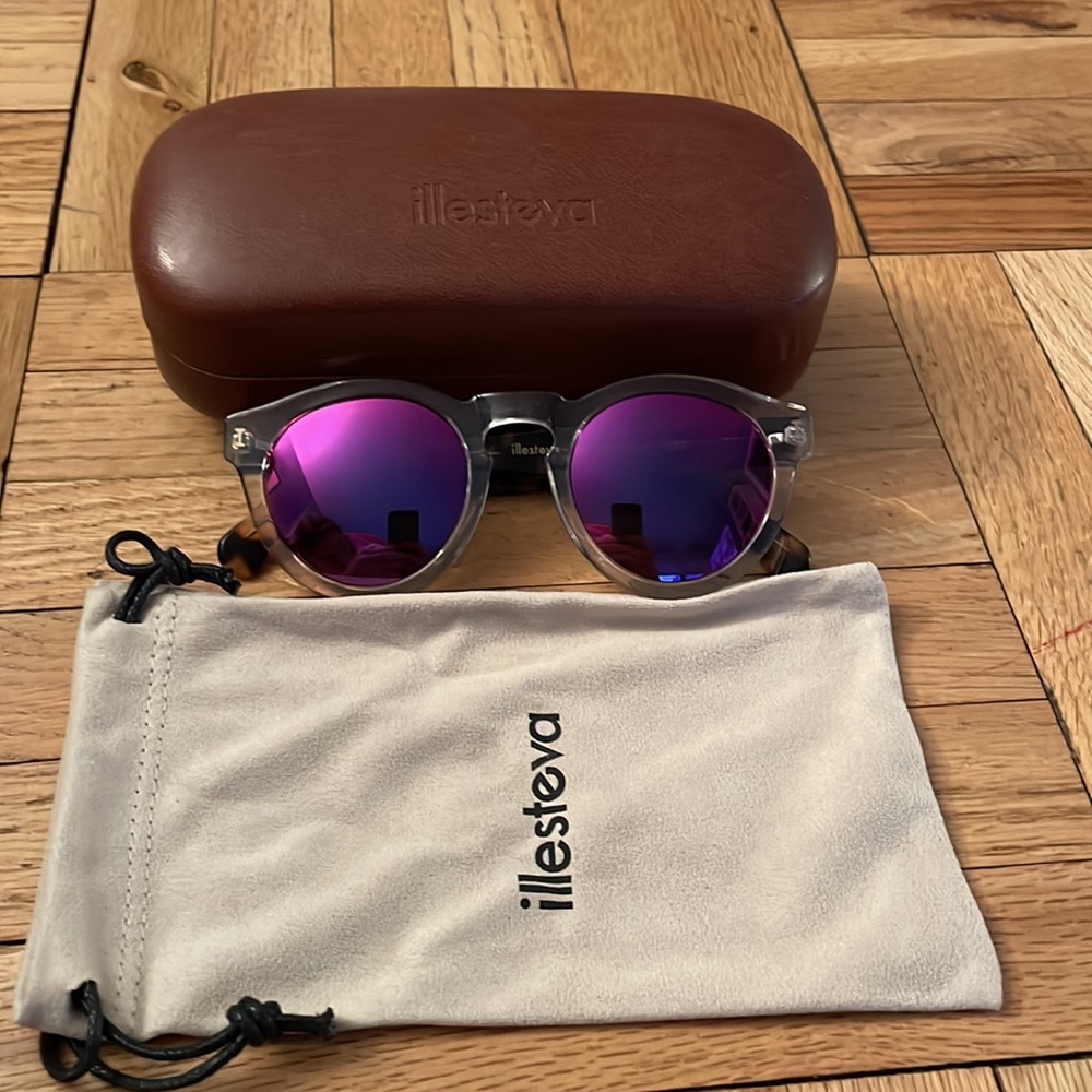 Illesteva Leonard sunglasses with white rims and mirrored pink/purple lenses